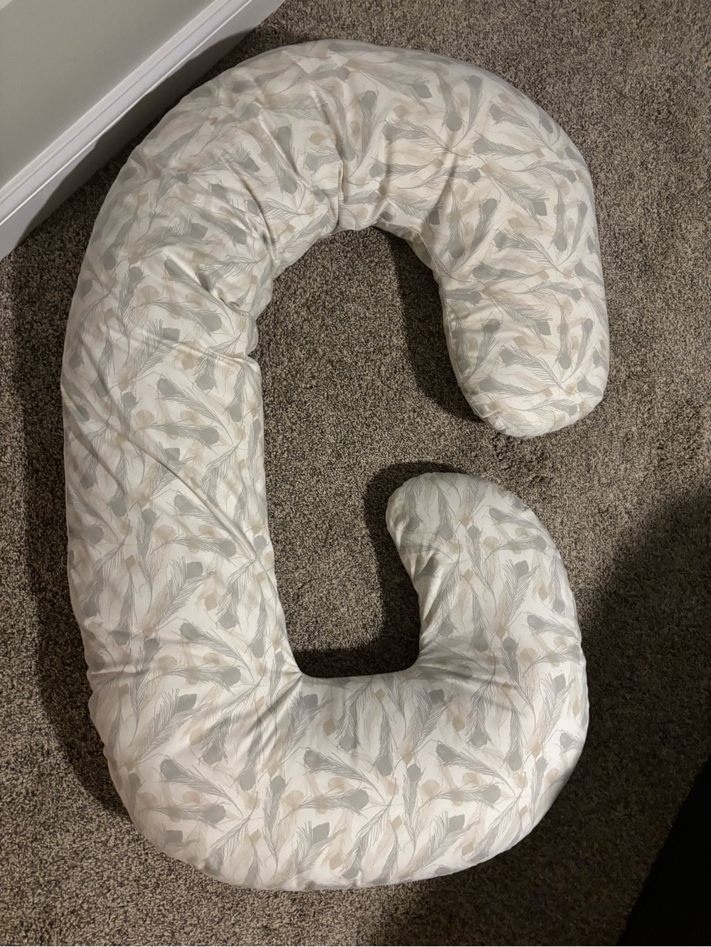 Maternity / Pregnancy Pillow - Feather Print
